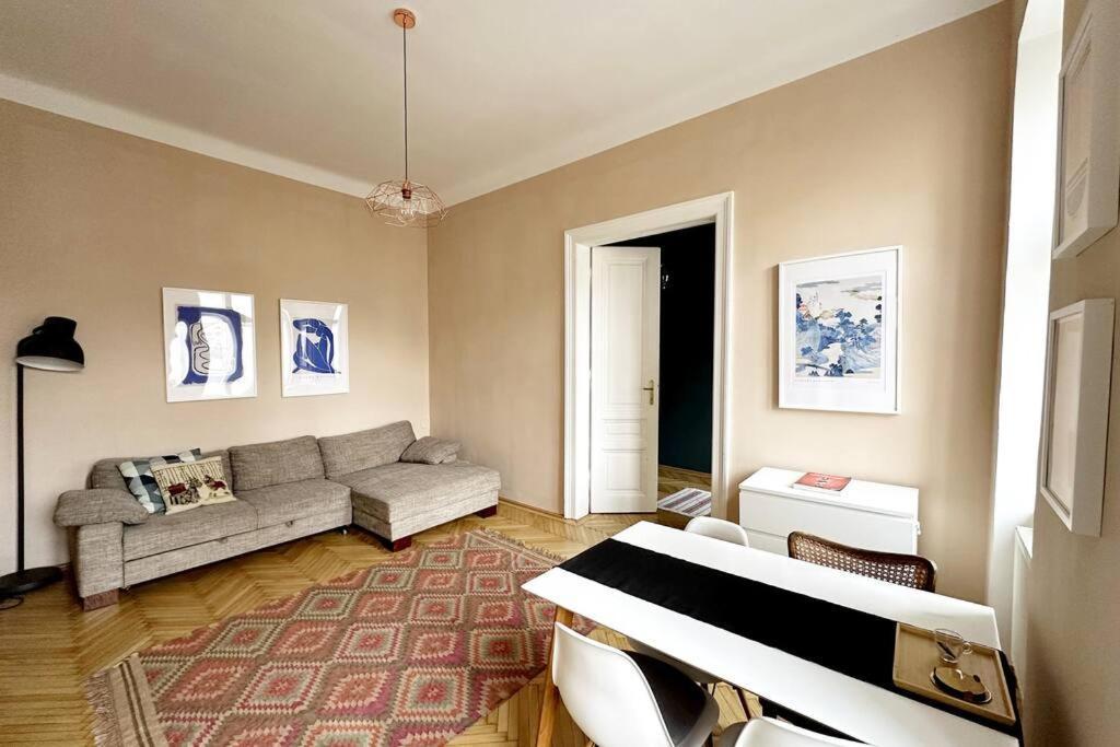 Apartment Ruhige & Grosse Altbauwohnung 7min Zum Zentrum *
