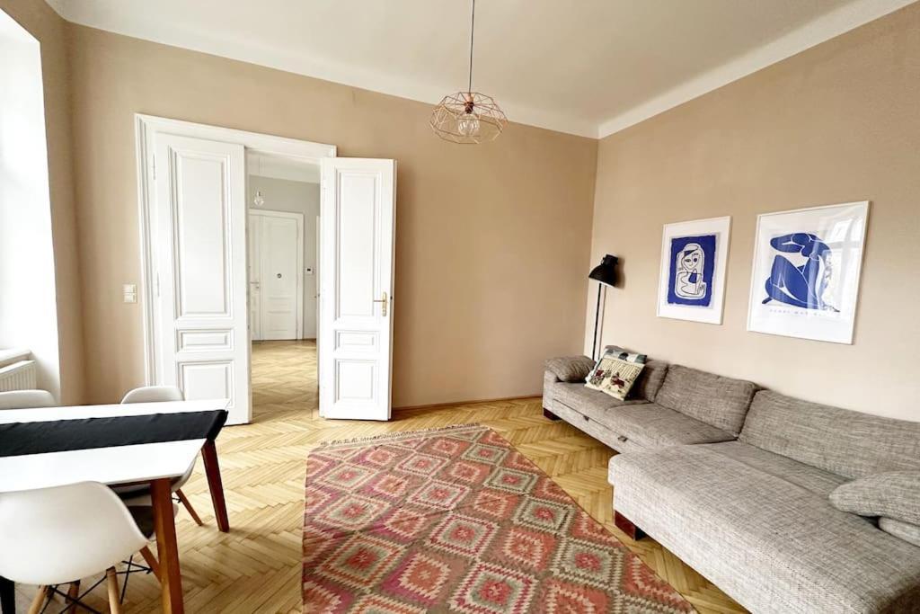 Ruhige & Grosse Altbauwohnung 7min Zum Zentrum Vienna