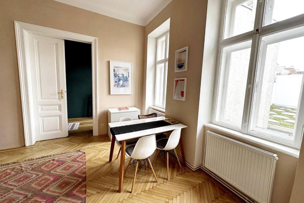 Ruhige & Grosse Altbauwohnung 7min Zum Zentrum
