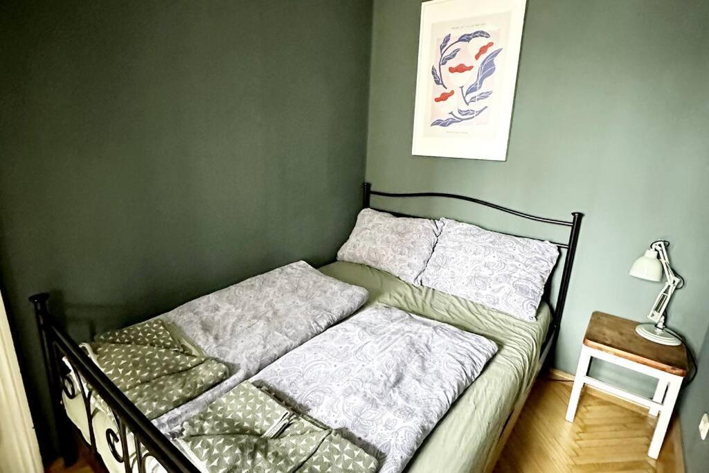 Ruhige & Grosse Altbauwohnung 7min Zum Zentrum Apartment Vienna
