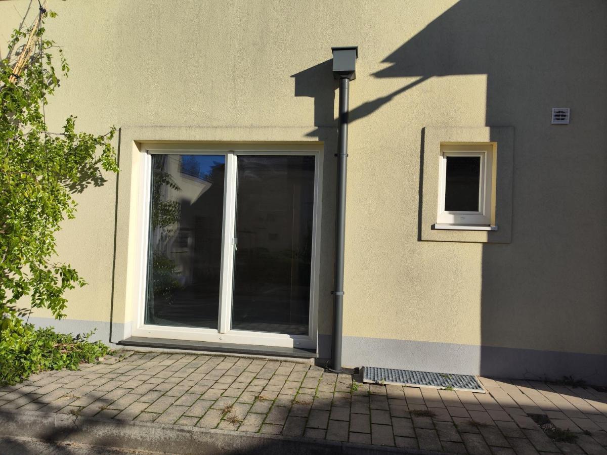 Erdgeschoss Nahe Flughafen Apartment