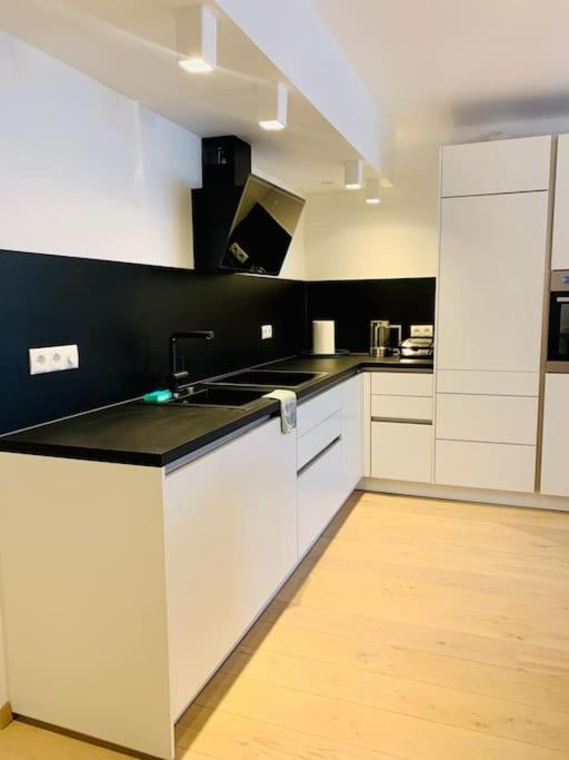 5 Minutes Walk To St Stephens Cathedral Apartment *
