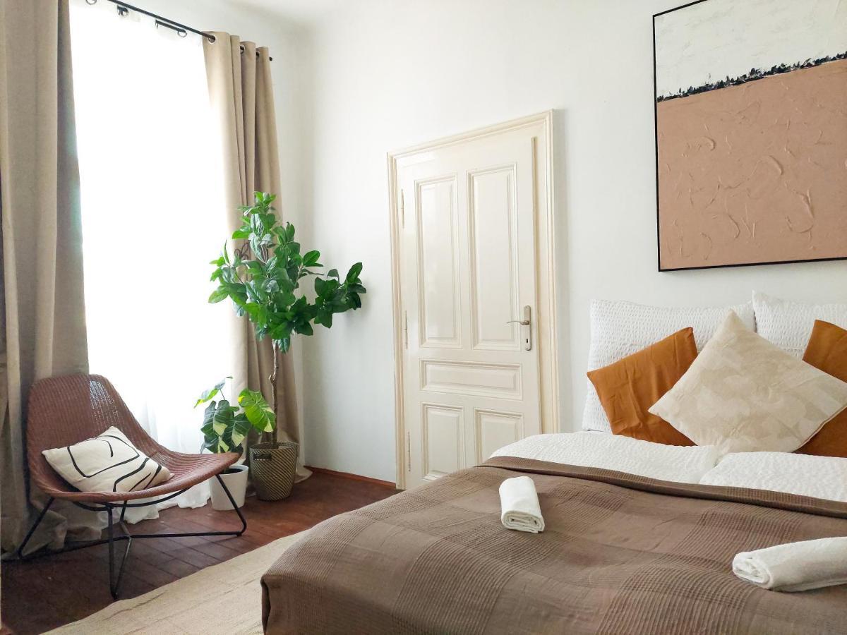 Apartment Hidden Garden - Spacious Modern - 1 Min To City Shuttle