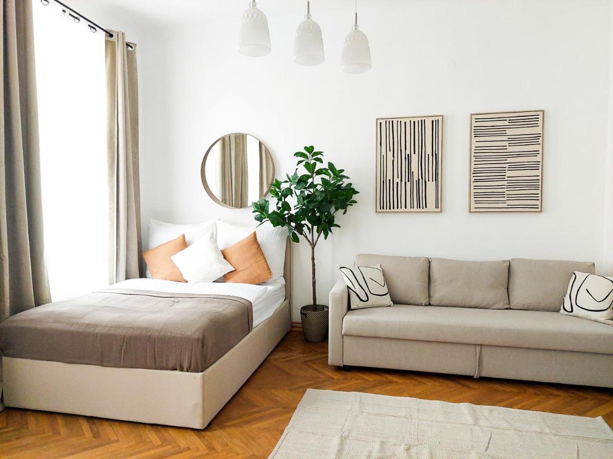 Hidden Garden - Spacious Modern - 1 Min To City Shuttle Apartment Vienna