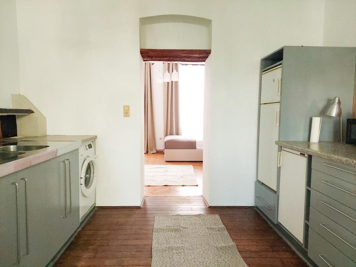 Hidden Garden - Spacious Modern - 1 Min To City Shuttle Apartment *