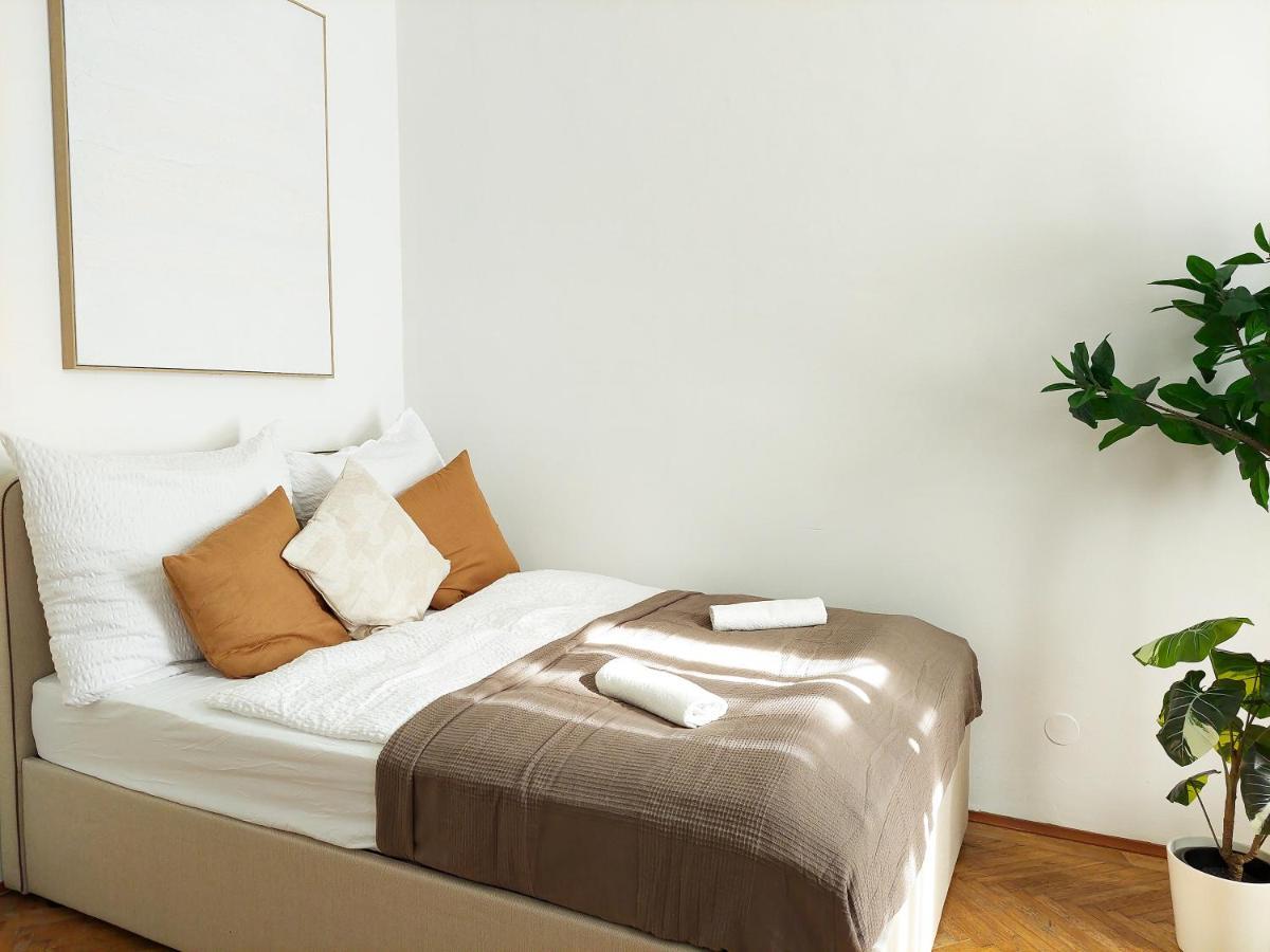Apartment Hidden Garden - Spacious Modern - 1 Min To City Shuttle Vienna
