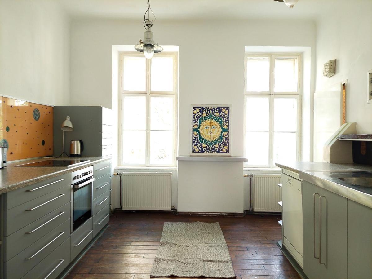 Apartment Hidden Garden - Spacious Modern - 1 Min To City Shuttle *