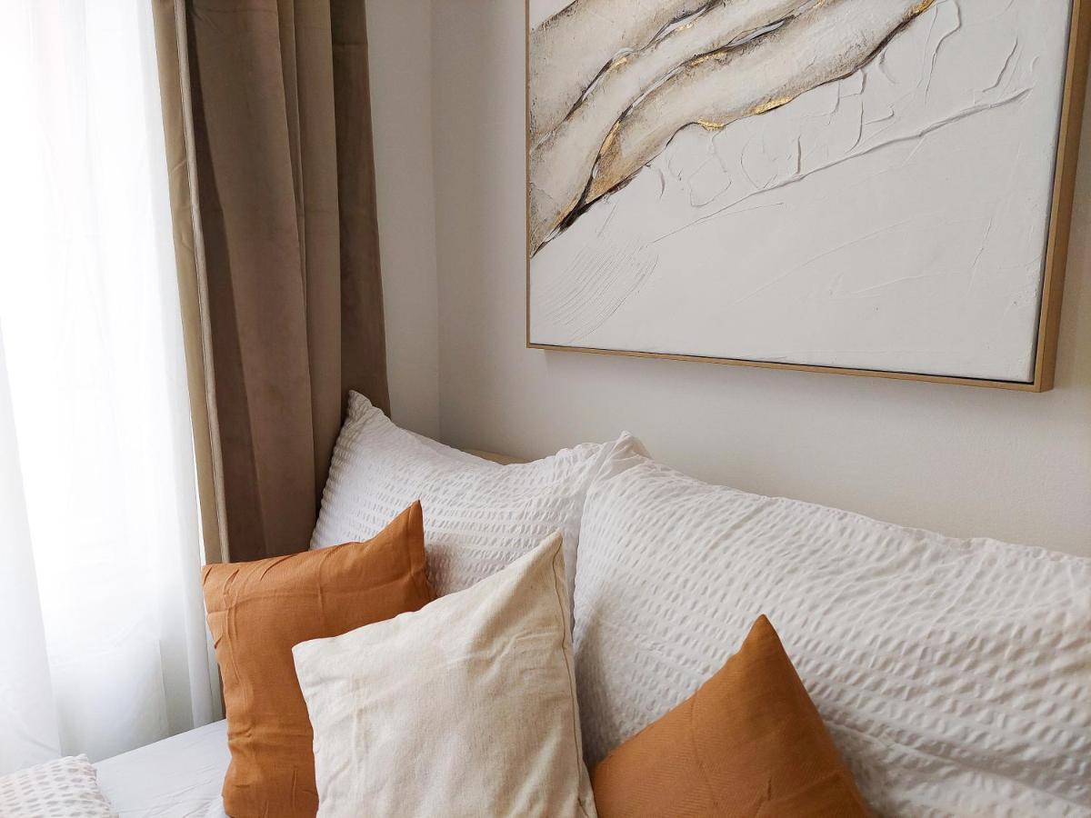 Apartment Hidden Garden - Spacious Modern - 1 Min To City Shuttle