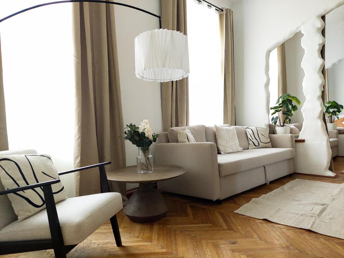 Apartment Hidden Garden - Spacious Modern - 1 Min To City Shuttle *