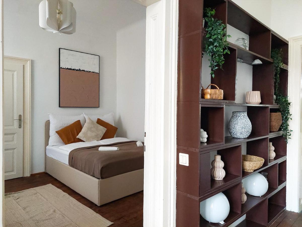 Hidden Garden - Spacious Modern - 1 Min To City Shuttle