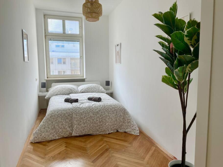 Apartment 110m2 Stylish 4 Bedroom *