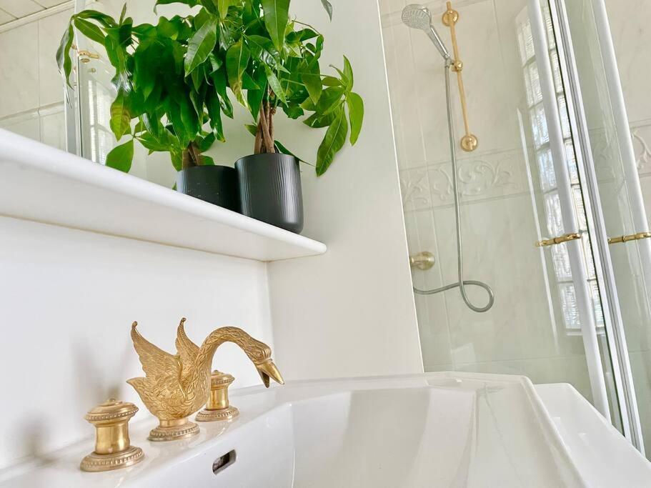 Apartment 110m2 Stylish 4 Bedroom *