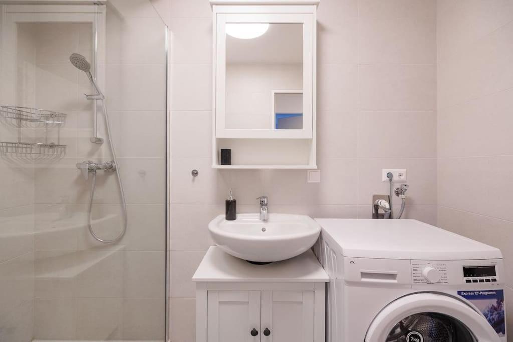 New! Convenient Viennalove Wienmeidling Apartamento *