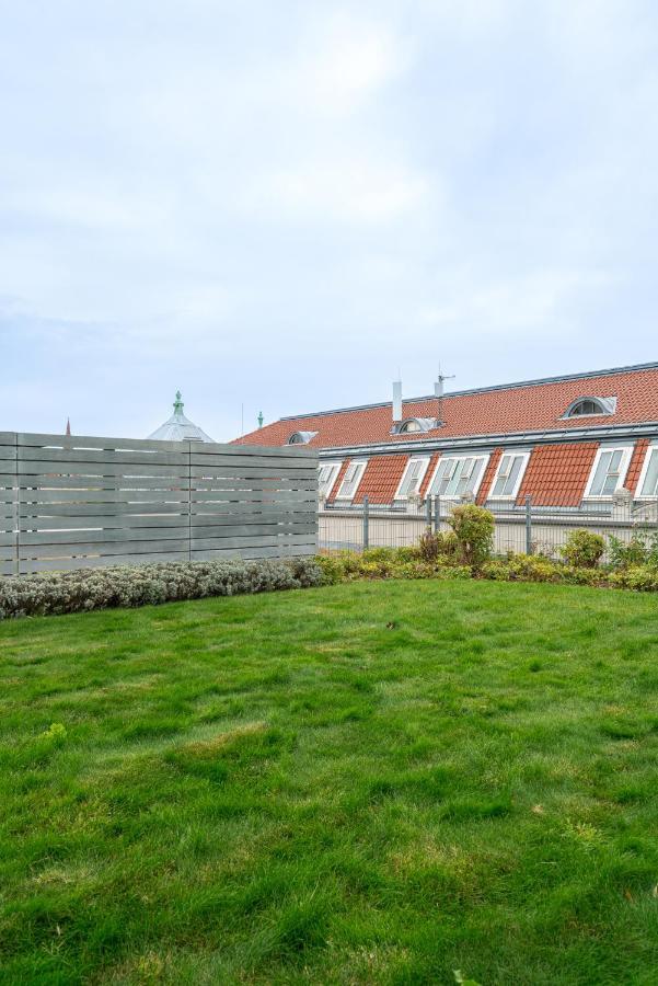 Residence, Schlossallee - Schonbrunn *