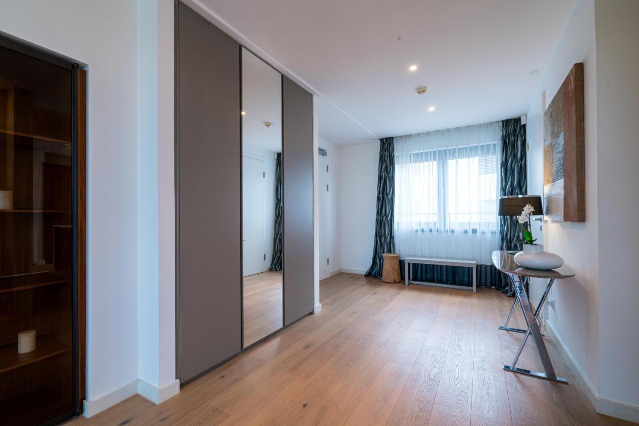 Residence, Schlossallee - Schonbrunn * Vienna