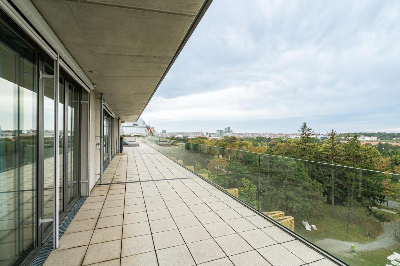 Residence, Schlossallee - Schonbrunn *