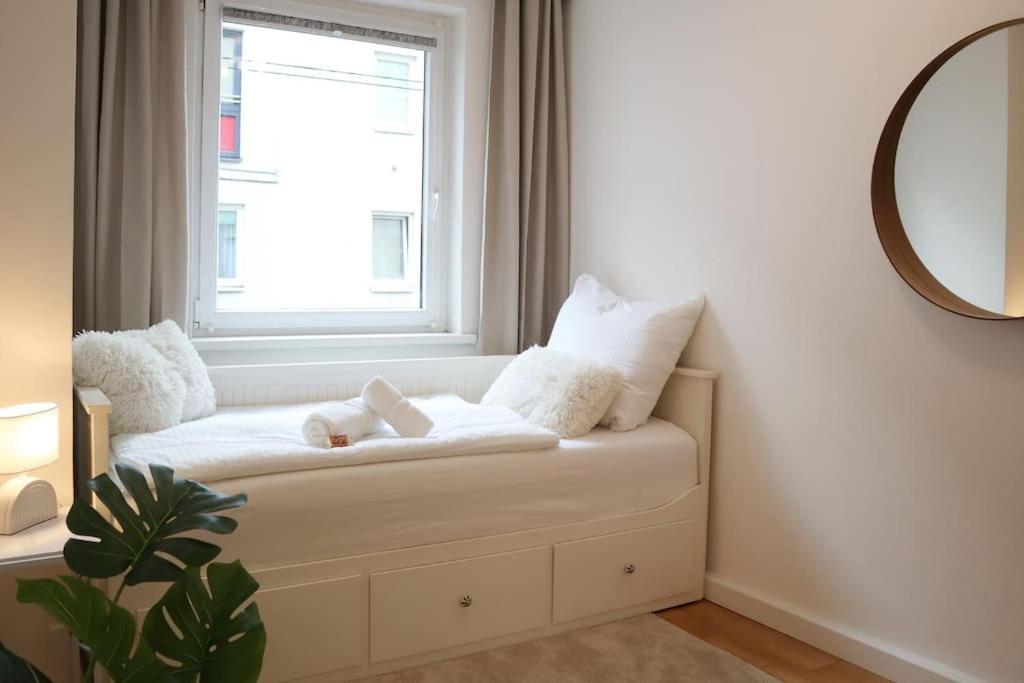 Charming, Modern & Spacious Apartment *