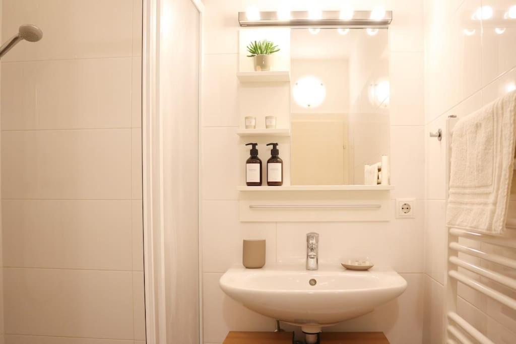 Charming, Modern & Spacious * Vienna