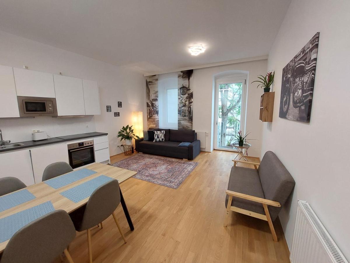 Channel Allee Apartment