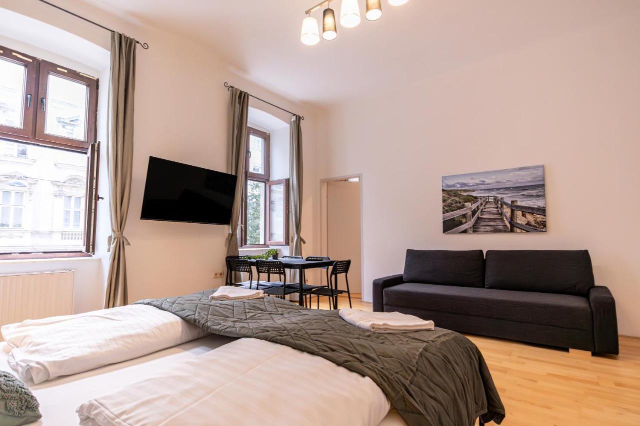 Apartment Stadthalle Oasis: Stylish 3br In