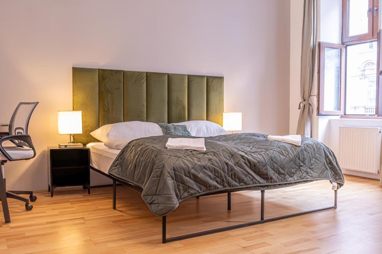 Apartment Stadthalle Oasis: Stylish 3br In