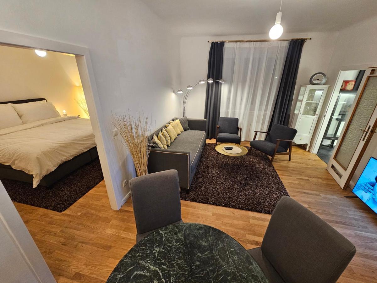 Yuki's Place - Design - Trade Fair - Wu Campus - Downtown - Subway Apartment *