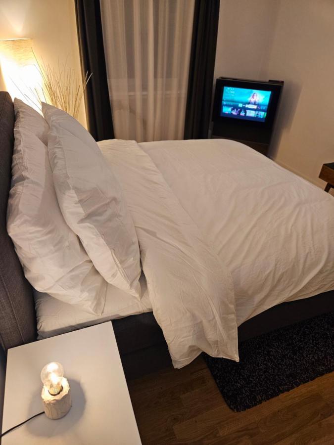 Yuki's Place - Design - Trade Fair - Wu Campus - Downtown - Subway Apartment *