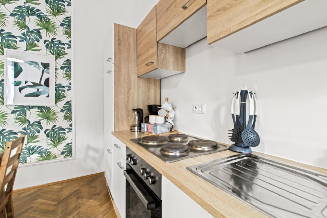 Separate Bedroom - Near Schoenbrunn Apartment
