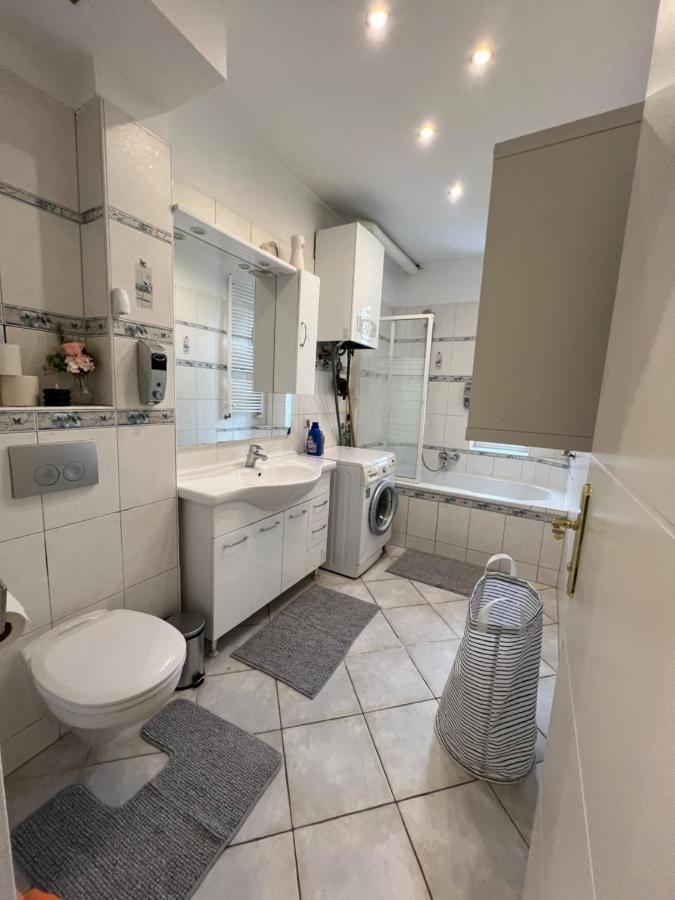 , Near U1 Metro , Big And Cozy Apartment