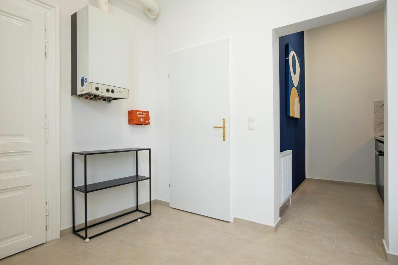 Contemporary With A Balcony. Apartment Vienna