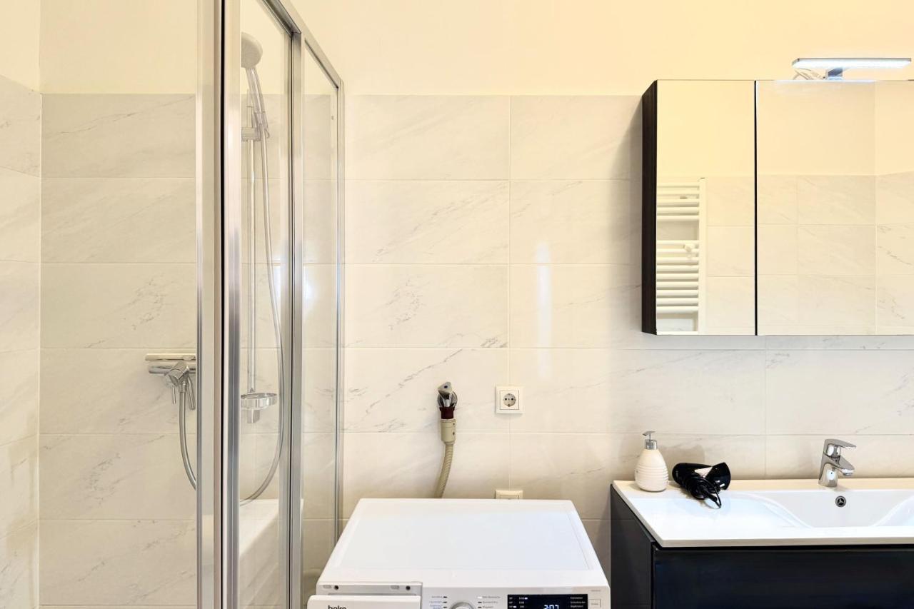 Spacious Penthouse In Favoriten Apartment
