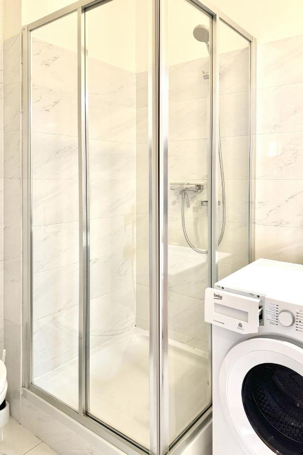Apartment Spacious Penthouse In Favoriten