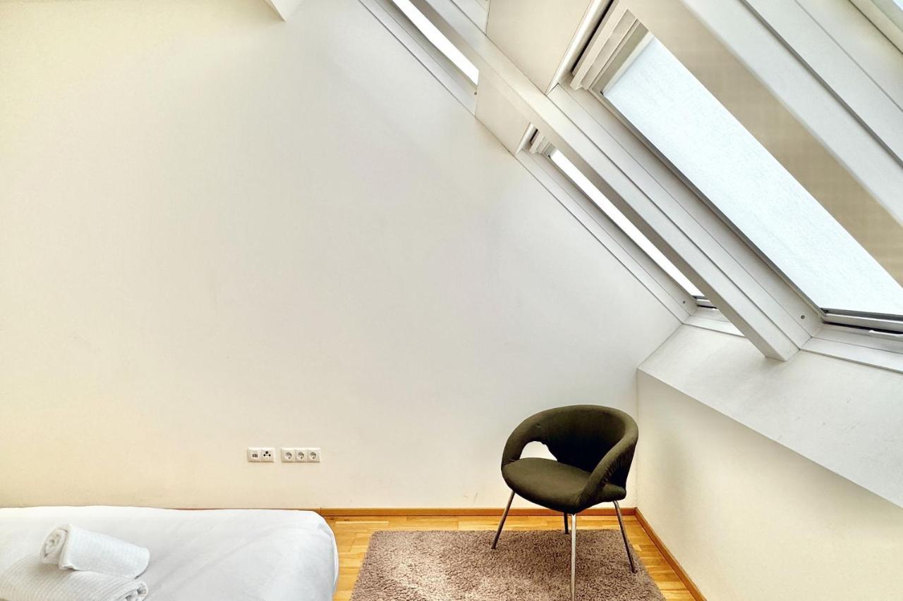 Spacious Penthouse In Favoriten *