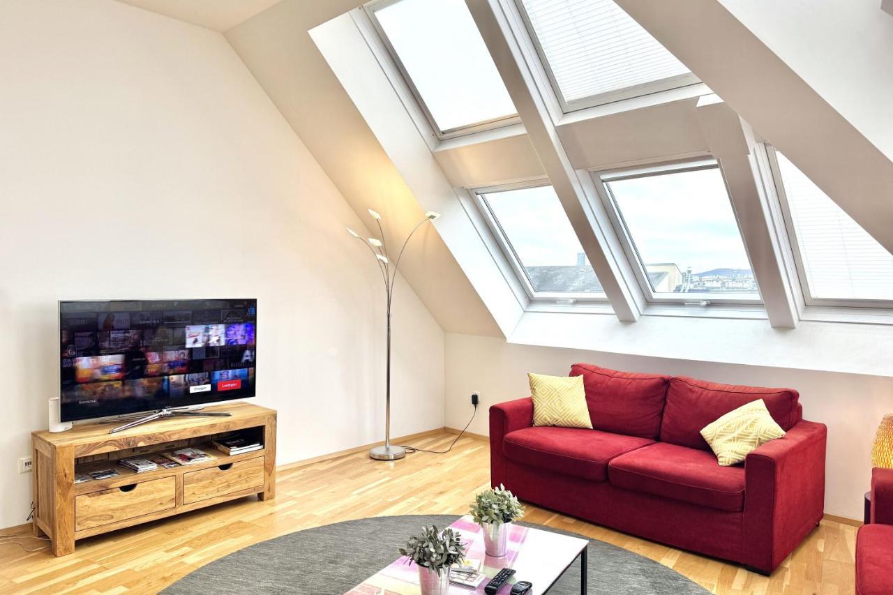 Spacious Penthouse In Favoriten