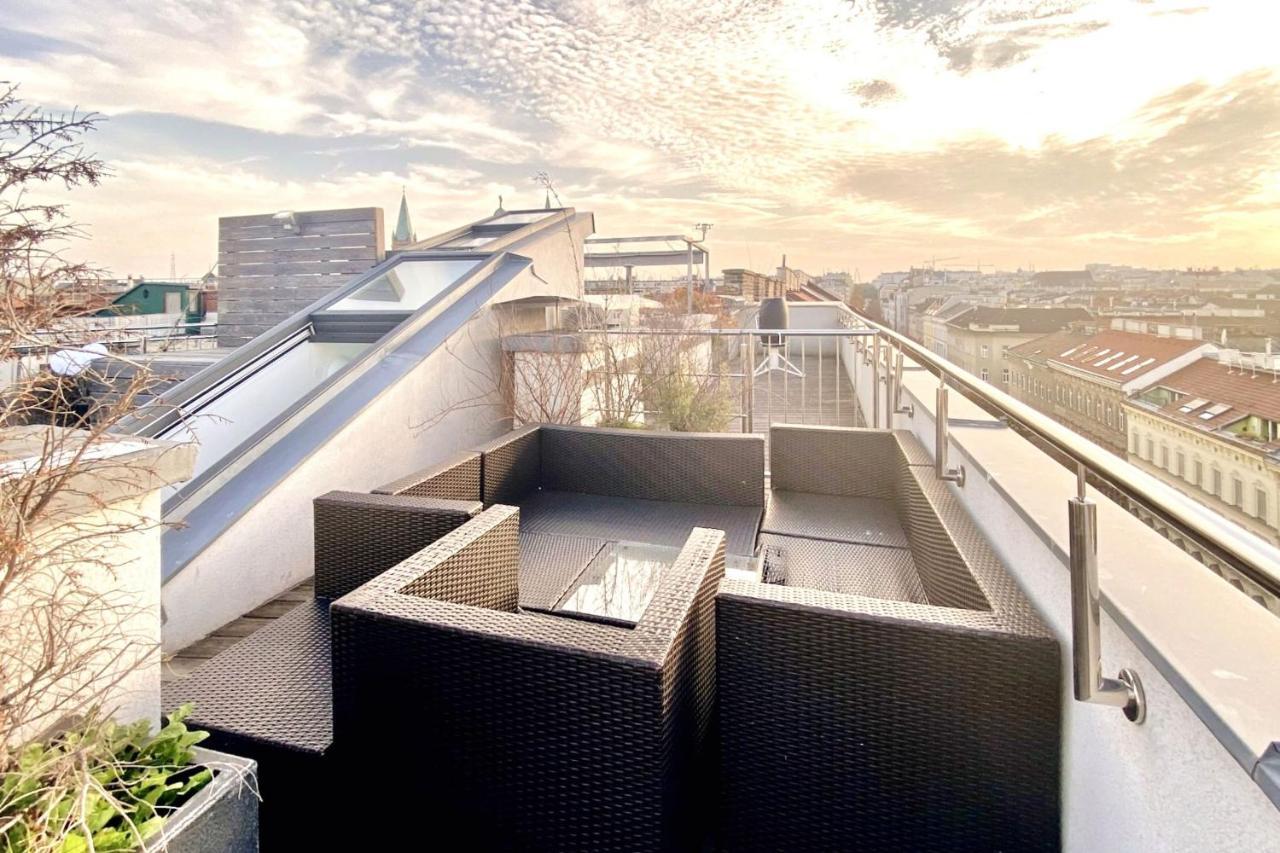Spacious Penthouse In Favoriten Apartment