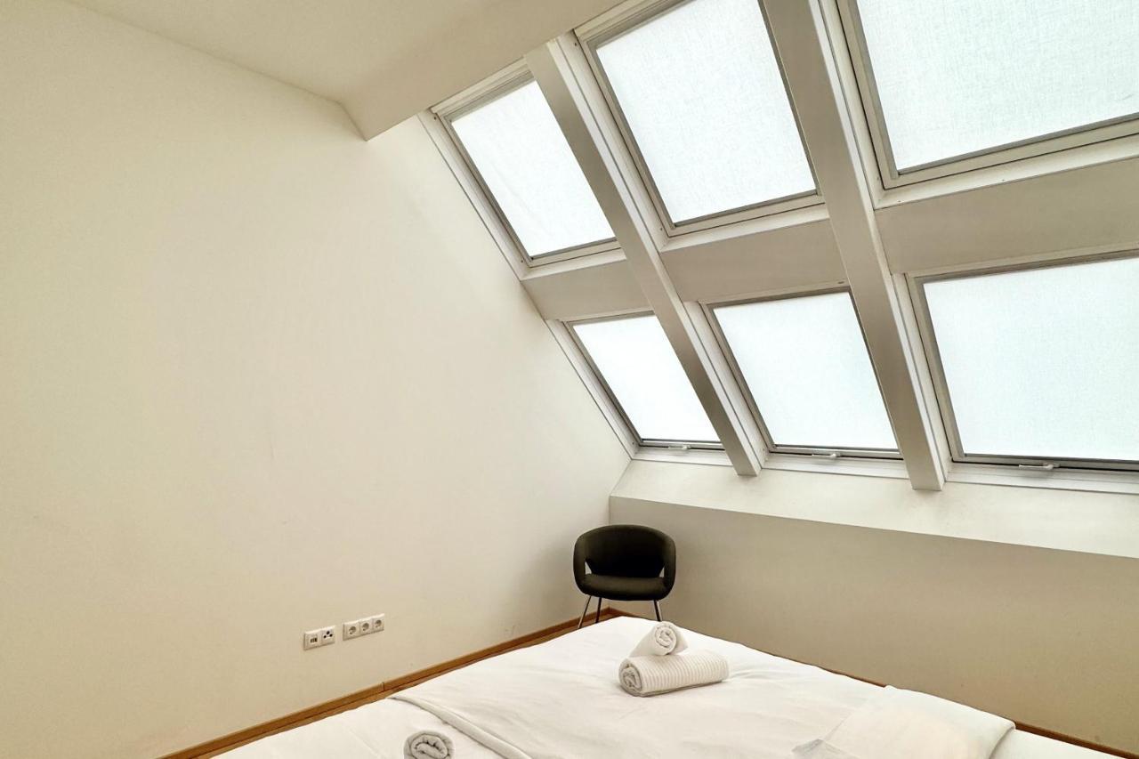 Spacious Penthouse In Favoriten *