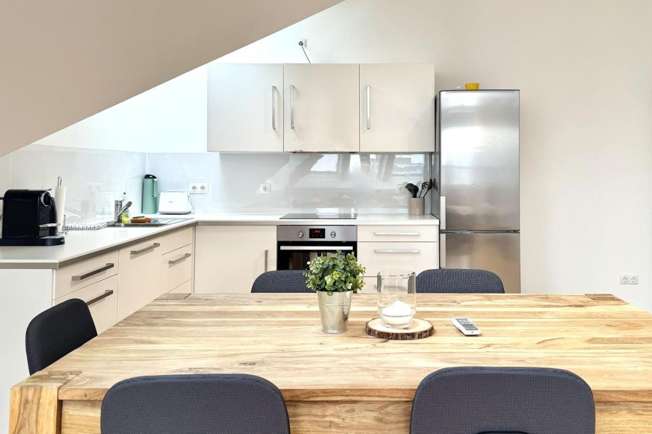 Apartment Spacious Penthouse In Favoriten Vienna