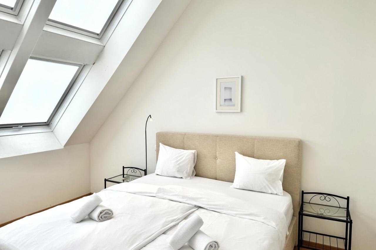 Spacious Penthouse In Favoriten