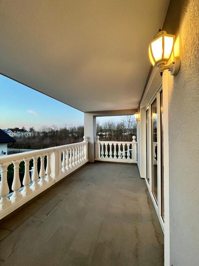 Traum Mit Pool+balkon Apartment *