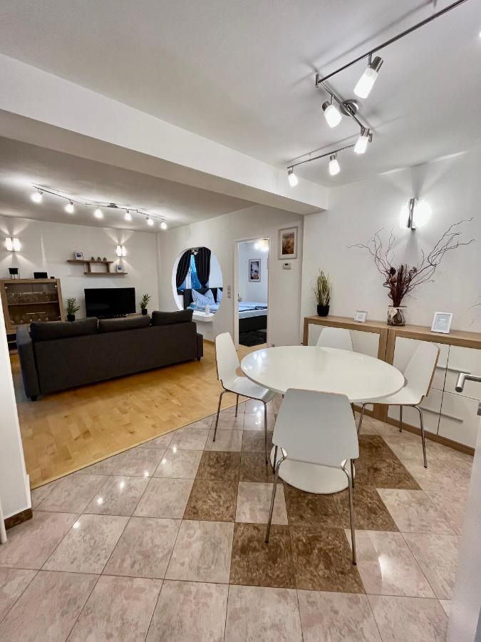 Traum Mit Pool+balkon Apartment Vienna