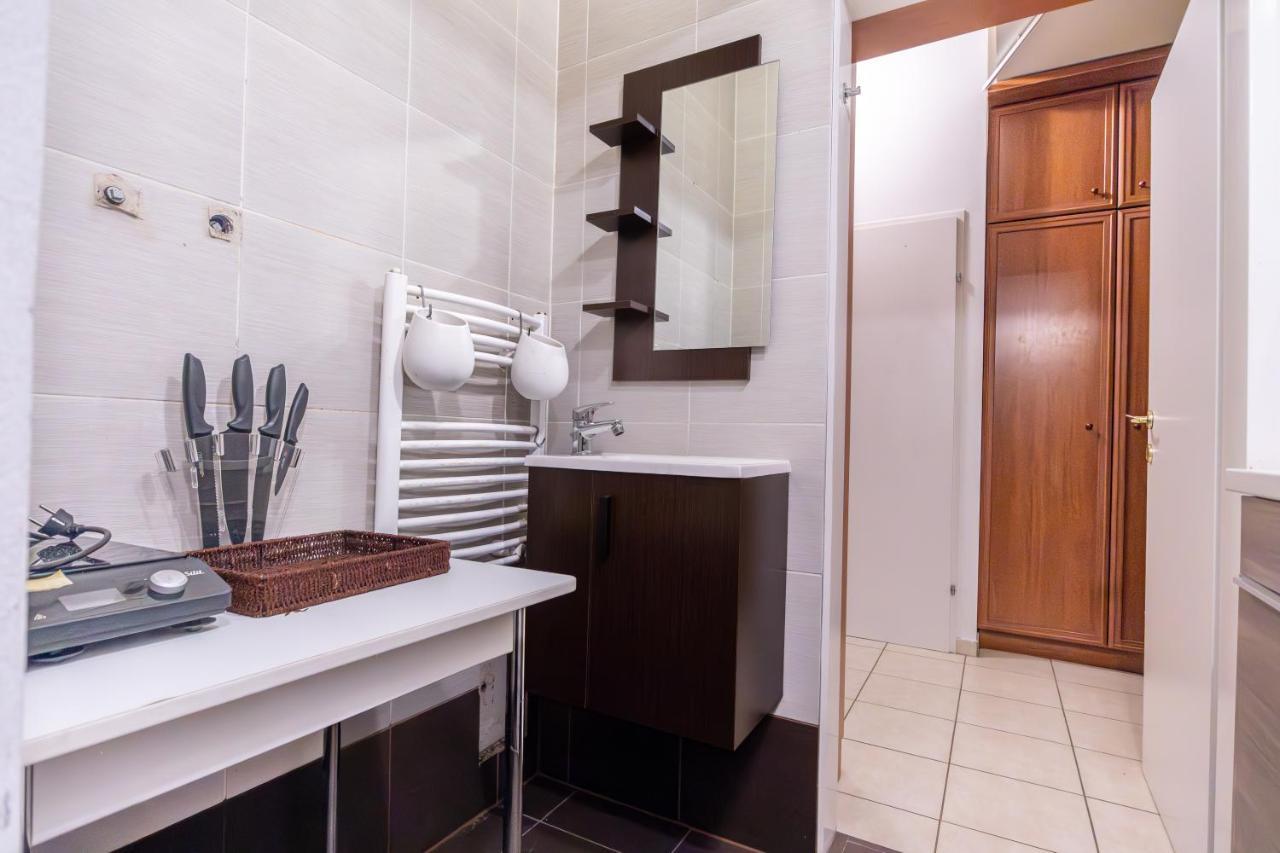 Apartment Cozy Center Retreat 2br Apt. Homelike Comfort *
