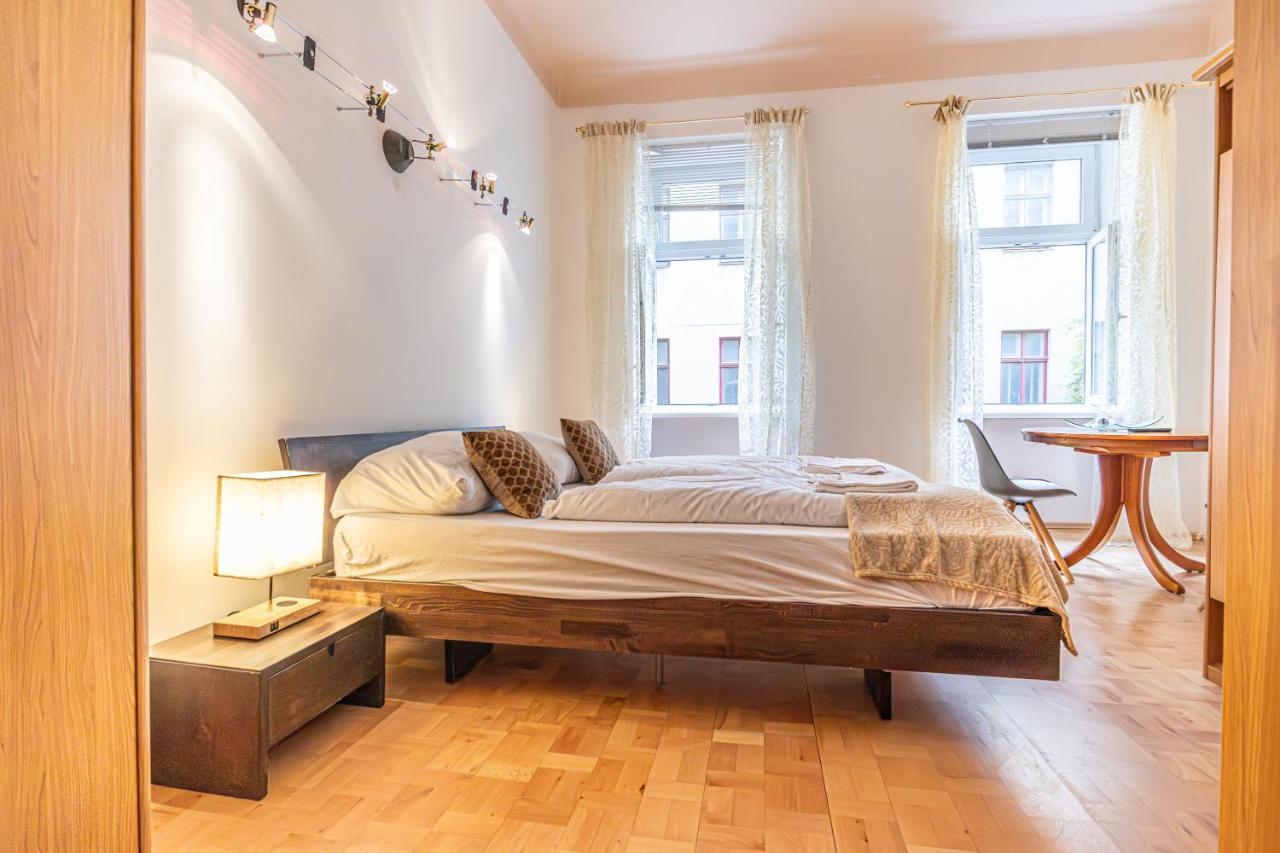Cozy Center Retreat 2br Apt. Homelike Comfort Apartment