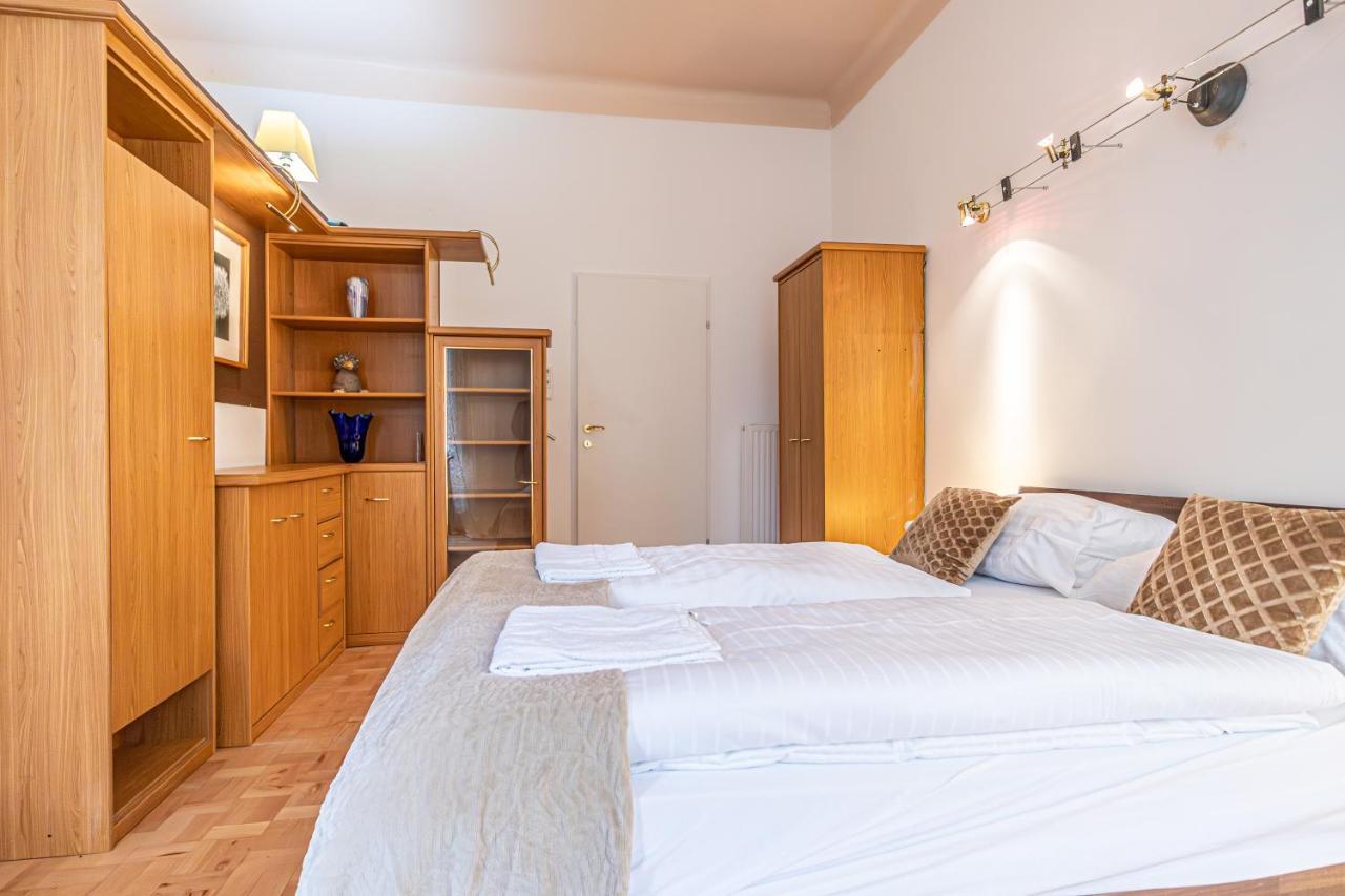 Peaceful Getaway 2br With Shared Spaces *