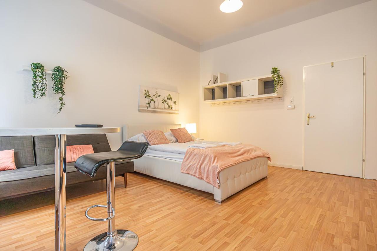 Peaceful Getaway 2br With Shared Spaces