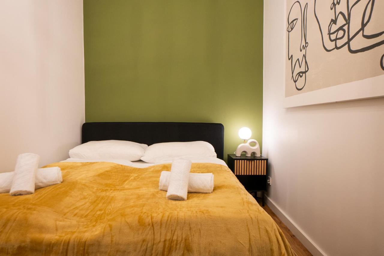 Fully Renovated 2-room