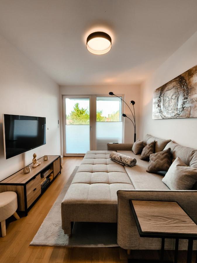 - Modern New Apartment, Old Danube Apartment *