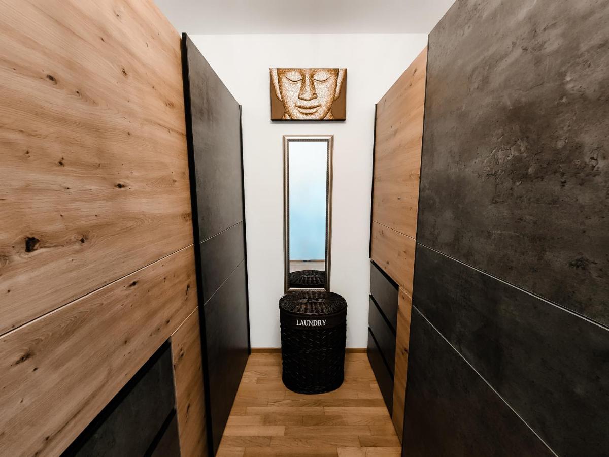- Modern New Apartment, Old Danube Apartment