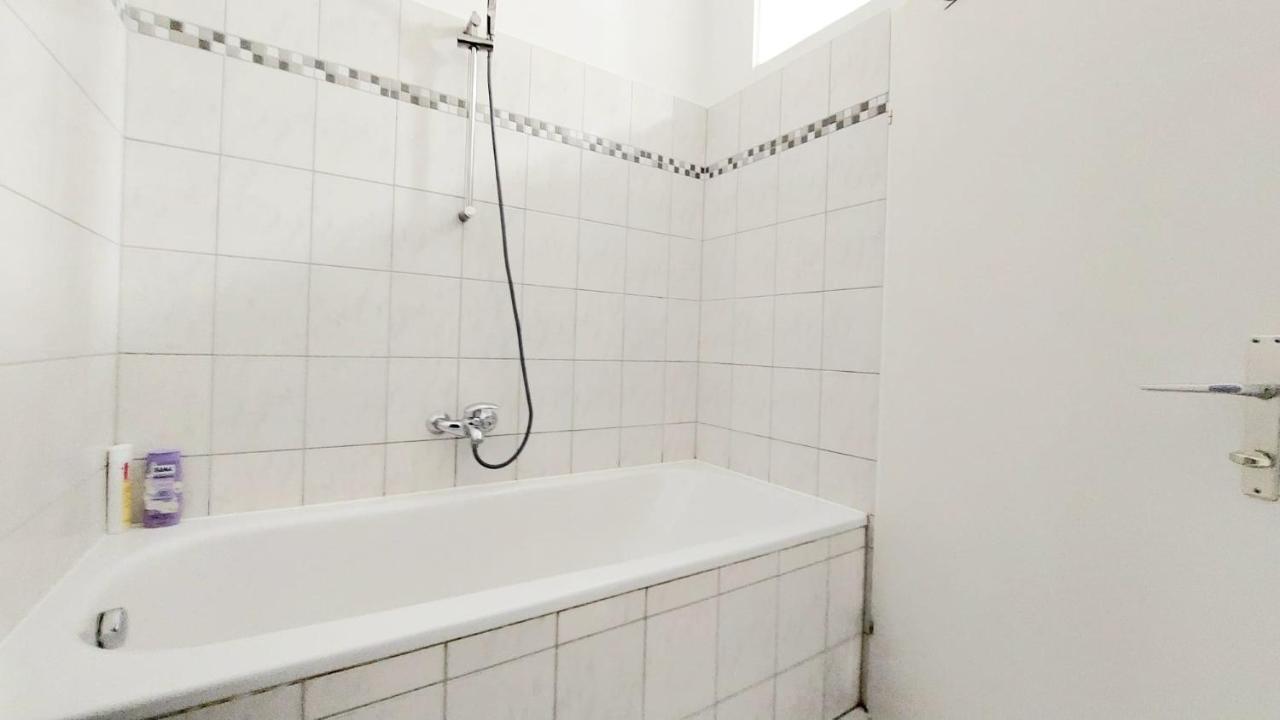 Superior 4 Bedroom Apartment *