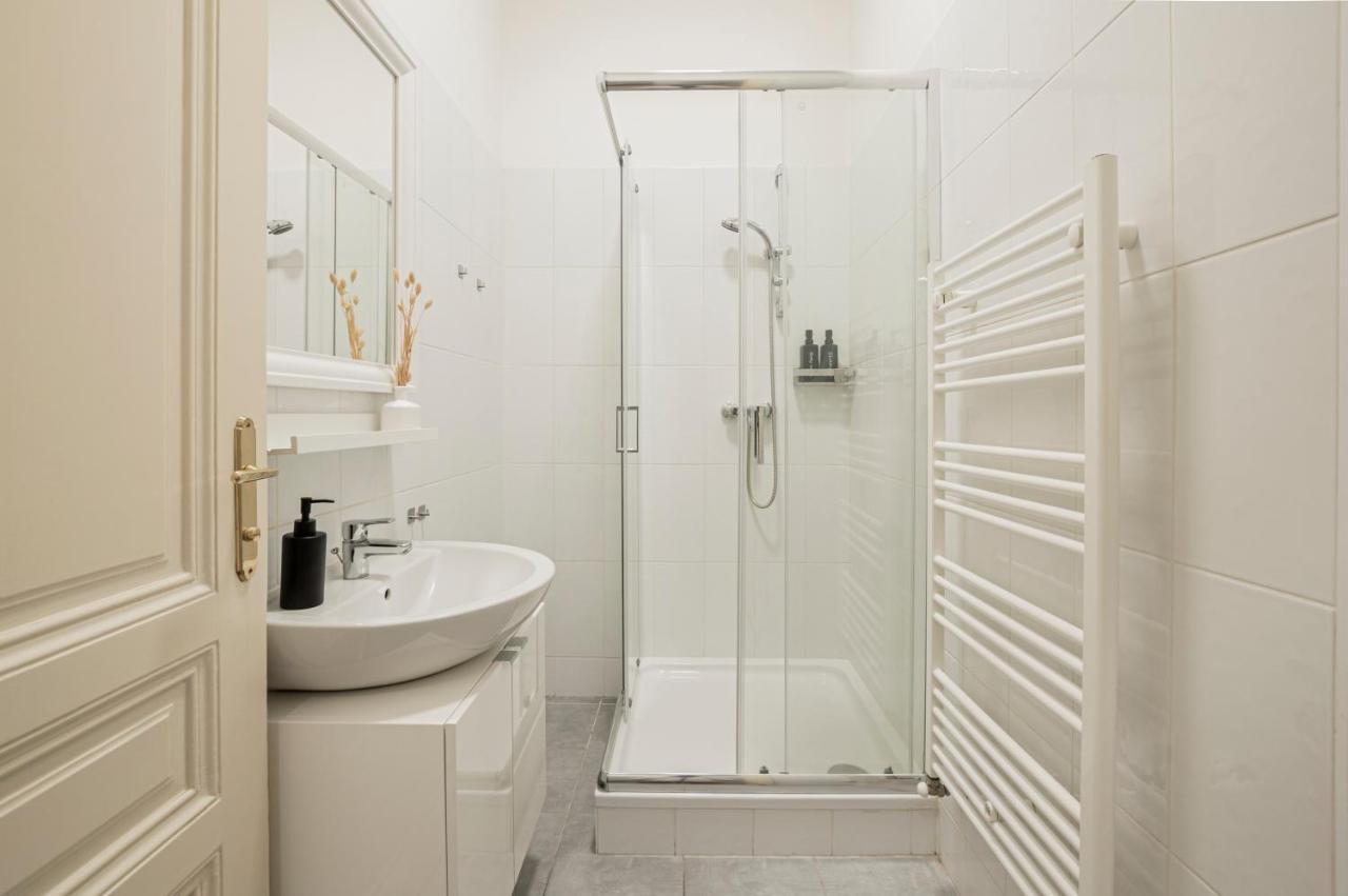 Apartamento Charming Perfect For 4-6 Tram, Self-checkin Viena