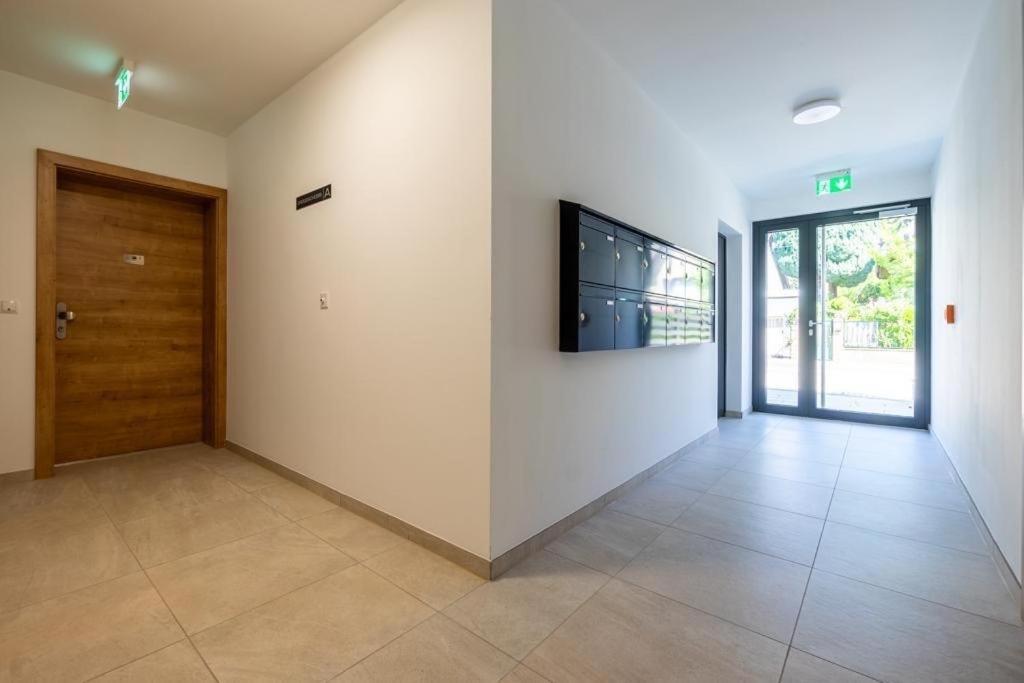 Bennett Apartment *
